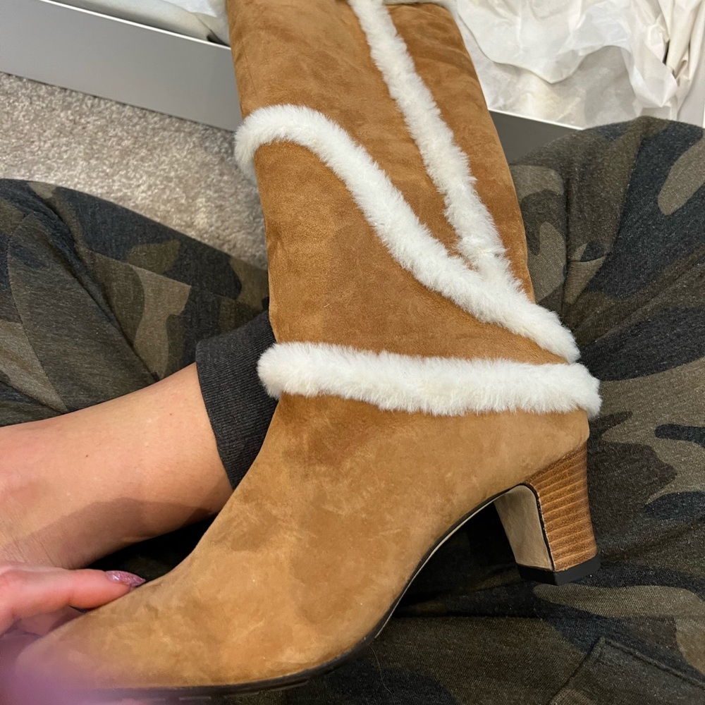 Gorgeous brand new Manolo Blahnik from Paris.